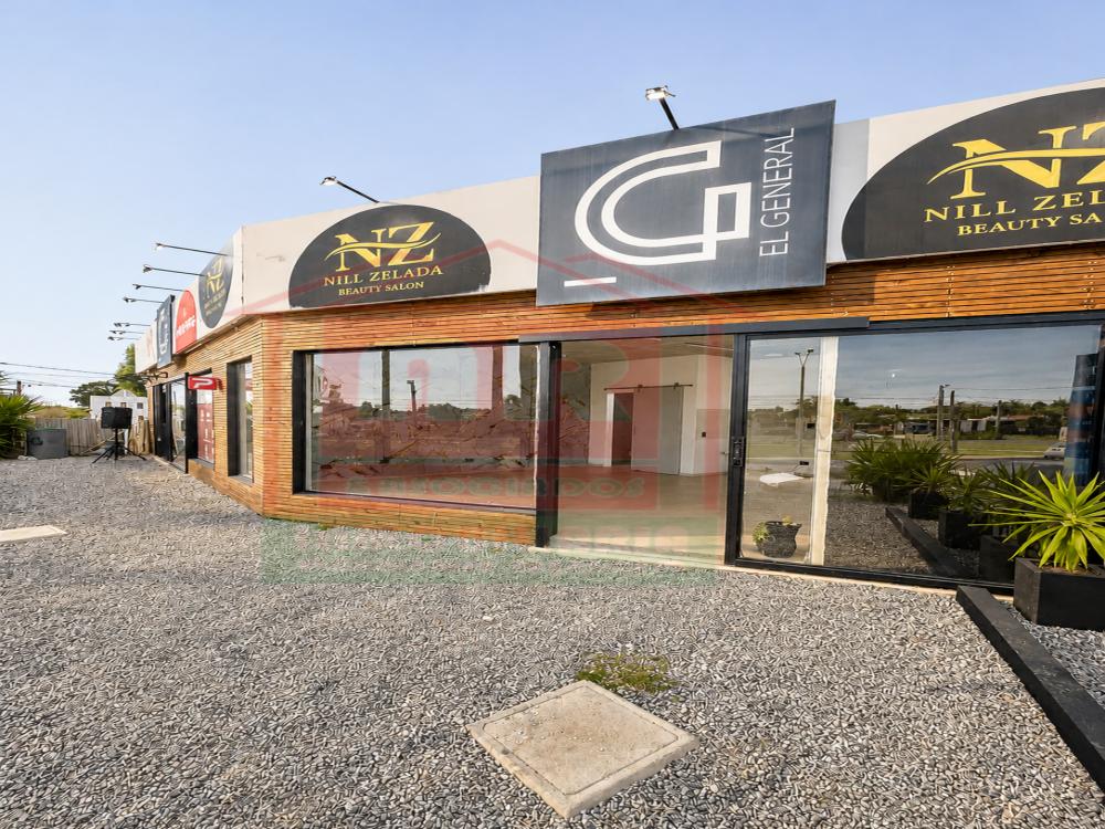 🚀 Local comercial en alquiler junto al supermercado 🛒 El Mágico, en una zona de gran movimiento y altísima visibilidad 👀 gracias a su ubicación en altura ⬆️.